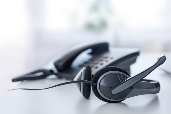 Call Center Headset in a Contact Center using the Caller Name Delivery system